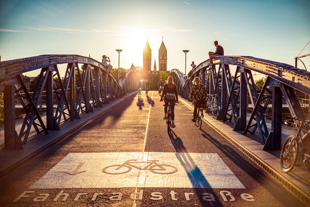 Blaue Brücke in Freiburg, Fahrradstraße